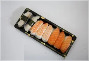 3 x zalm nigiri, 3 x gerookte garnalen nigiri, 2 x makreel nigiri